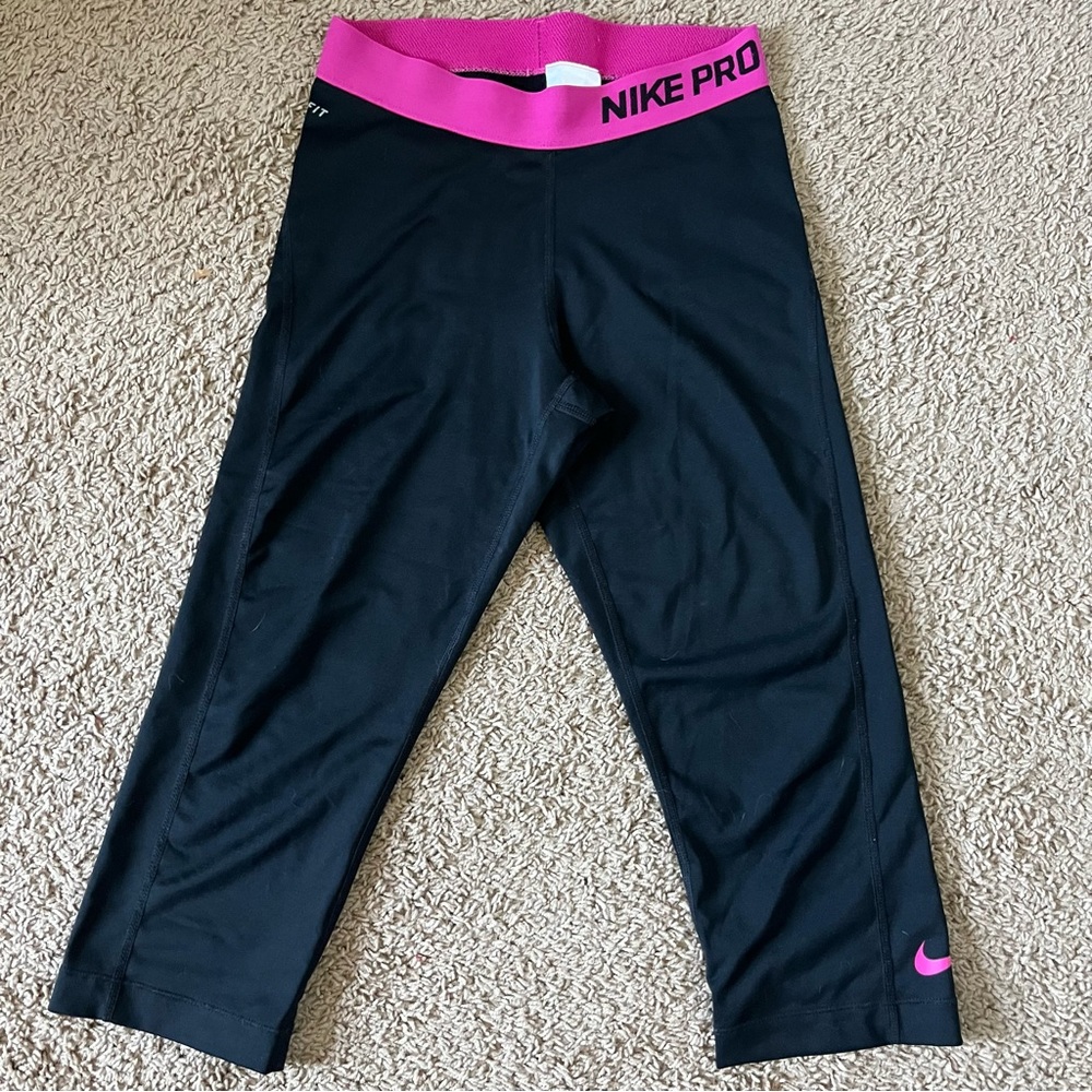 Nike Pro Capri athletic Leggings